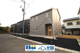 【前面道路含む現地写真】 | クレイドルガーデン宇部市際波第６ １期（５号棟） | コミュニティー以外の方々の出入りも少なく、お車の出し入れも楽々です。