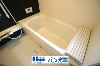 【浴室】 | クレイドルガーデン宇部市際波第６ １期（５号棟） | 現地(2025年11月10日撮影）施工中。
疲れを癒す場所にふさわしい快適で清潔な空間で、心も体もオフになるリラックスタイムをお楽しみ下さい。