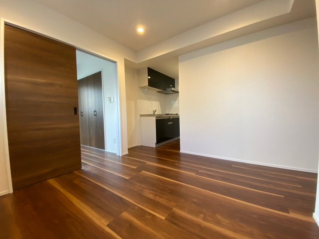 花畑プレミアの居間・リビング|別部屋同タイプのお写真です。