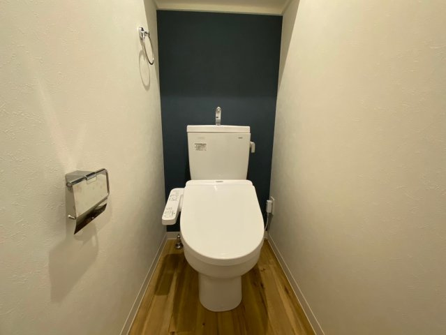 花畑プレミアのトイレ|別部屋同タイプのお写真です。温水洗浄便座