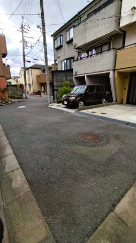 東大阪市南鴻池町　中古戸建の前面道路含む現地写真