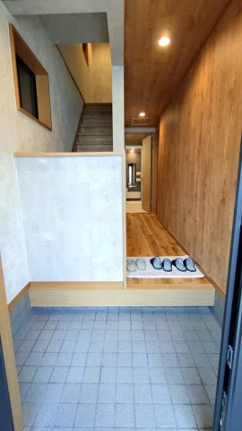 東大阪市南鴻池町　中古戸建の居間・リビング