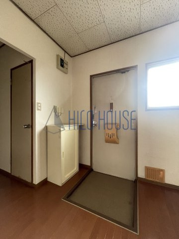 三千ハイツの玄関