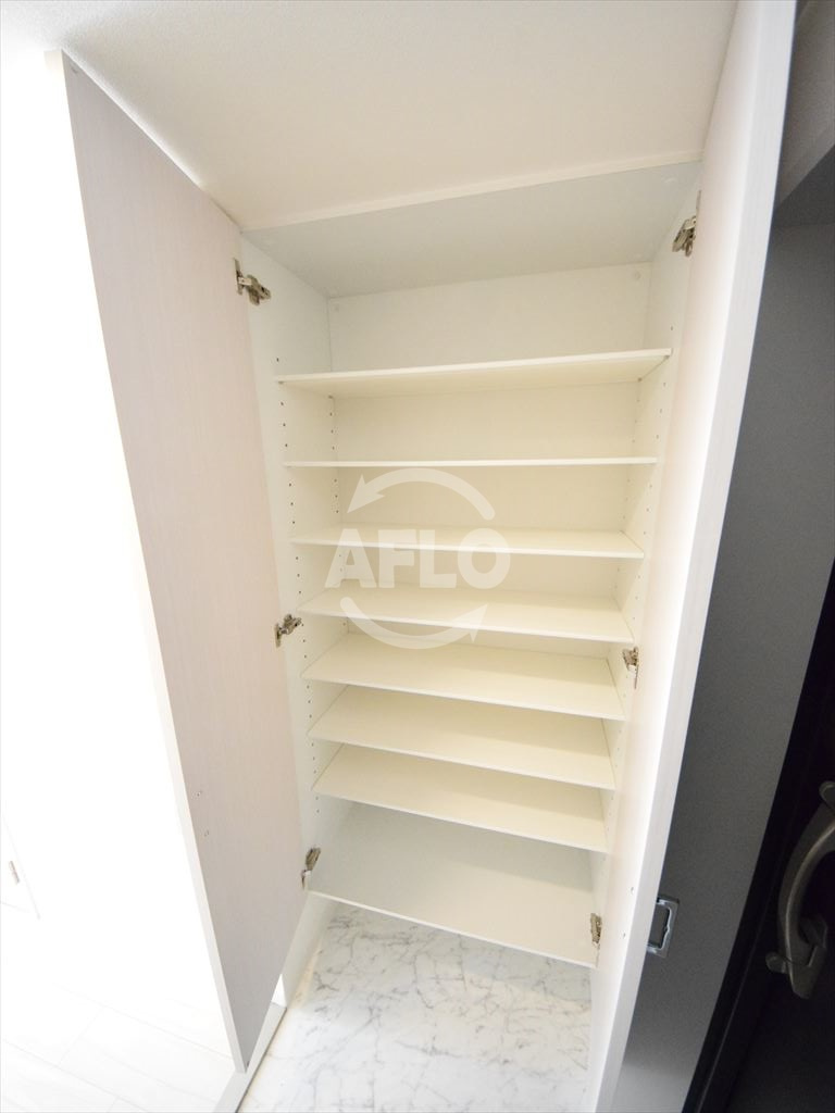 ファーストフィオーレ本町イーストの収納|ファーストフィオーレ本町イースト　シューズボックス