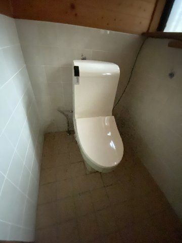 江良三丁目貸家のトイレ