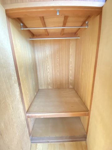 江良三丁目貸家の収納