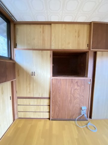 江良三丁目貸家の収納