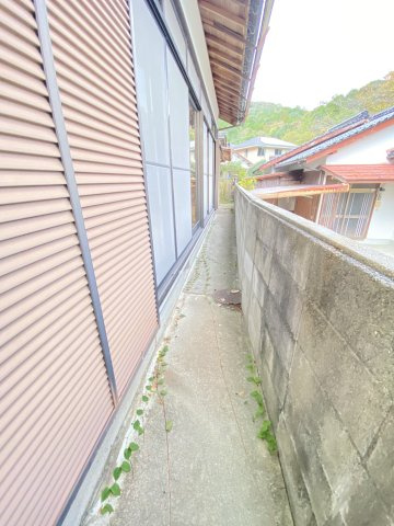 江良三丁目貸家のバルコニー