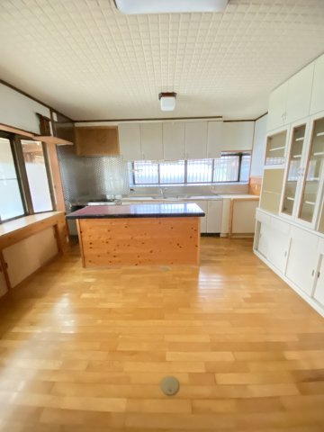 江良三丁目貸家の居間・リビング