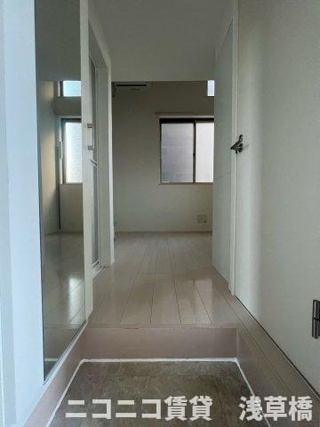 アヴァン中野の玄関|101号室イメージの為、現状を優先致します。