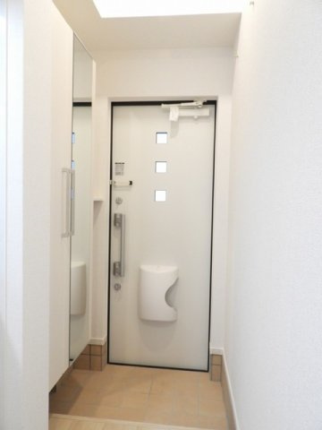 サン　ウォームの玄関