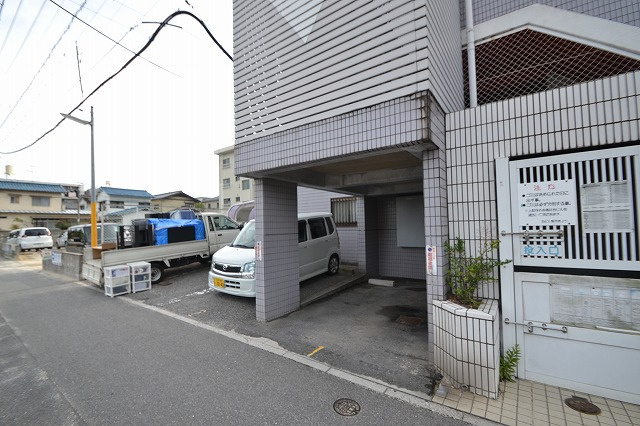 ジャスティヒルト高須の駐車場