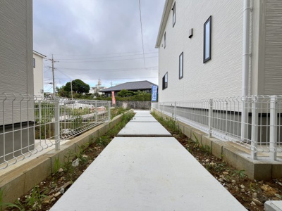 【エントランス】 | 沖縄市美里2丁目（全6棟）ラスト6号棟 | 6号棟　ゆとりあるエントランス♪