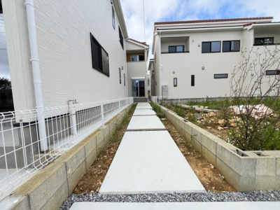 【エントランス】 | 沖縄市美里2丁目（全6棟）ラスト6号棟 | 6号棟　ゆとりあるエントランス♪