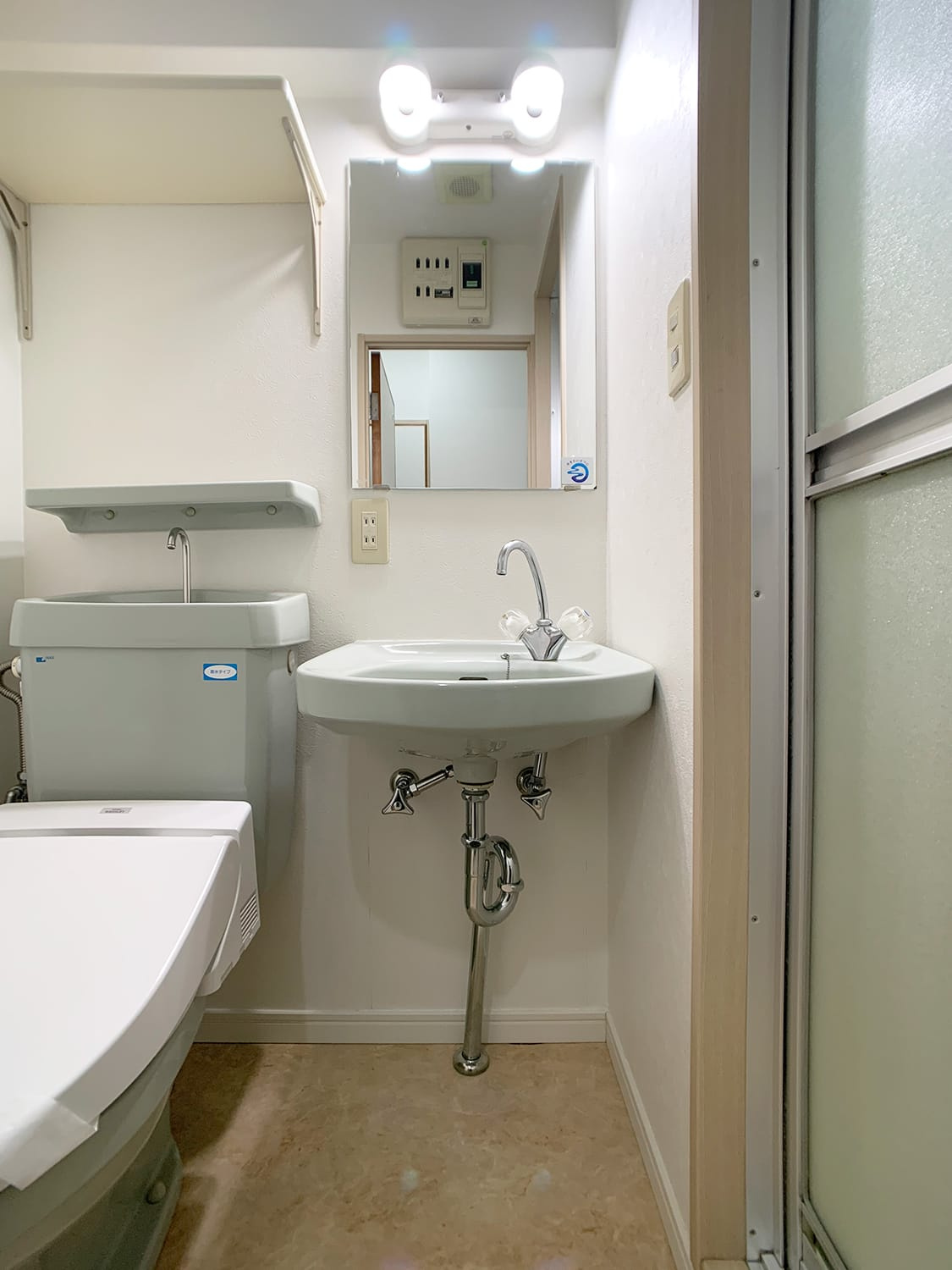 新品家具付きマンション平尾16(KaGood福岡)の洗面所|広い洗面スペース