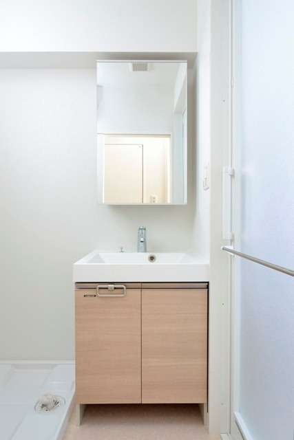 新品家具付きマンション冷泉町11(KaGood福岡)の独立洗面台|朝の身支度には欠かせない独立洗面化粧台