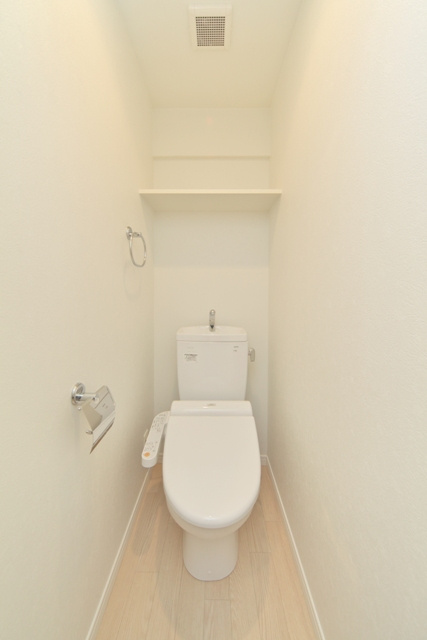 新品家具付きマンション冷泉町11(KaGood福岡)のトイレ|コンパクトで使いやすいトイレです