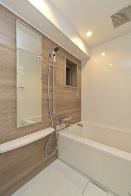 新品家具付きマンション冷泉町11(KaGood福岡)の浴室|落ち着いた空間のお風呂です