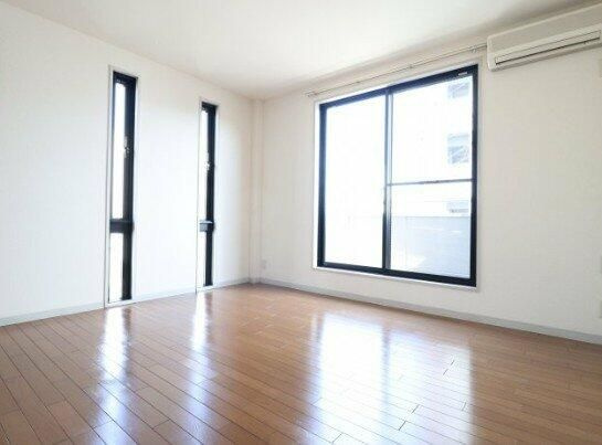 シーサイドパレス新杉田の居間・リビング