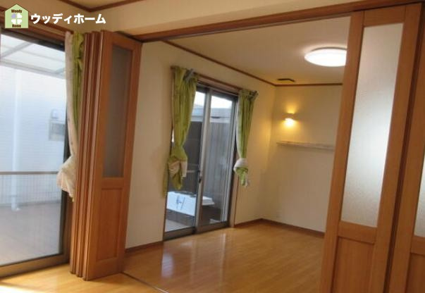 越谷市南町1丁目　中古一戸建ての居間・リビング