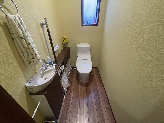 オレンジ　★渡辺町洞字関田　ヴェルデガーデン内　トヨタホーム施工★　中古住宅のトイレ|トイレも気になるポイント