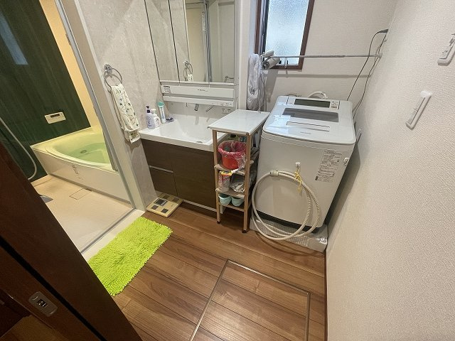 オレンジ　★渡辺町洞字関田　ヴェルデガーデン内　トヨタホーム施工★　中古住宅の洗面所|コンパクトで使いやすい洗面所