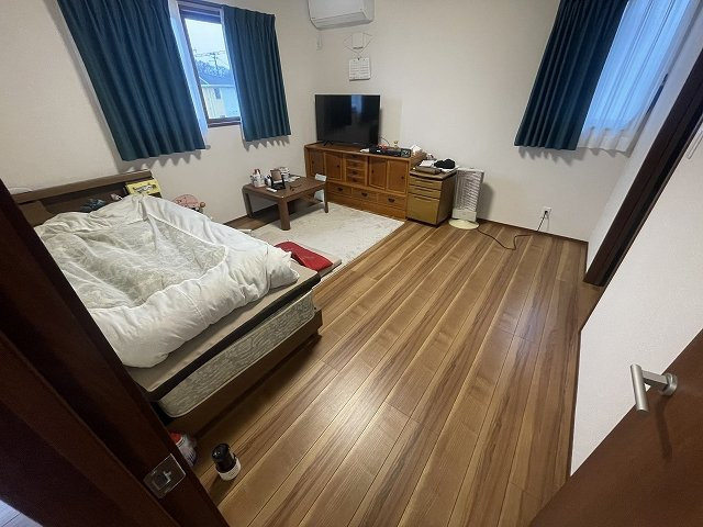 オレンジ　★渡辺町洞字関田　ヴェルデガーデン内　トヨタホーム施工★　中古住宅の洋室|コンパクトで使いやすい洋室です