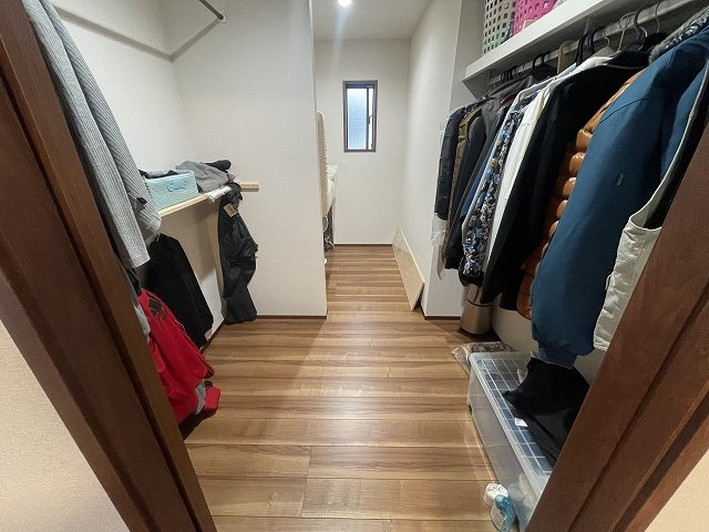 オレンジ　★渡辺町洞字関田　ヴェルデガーデン内　トヨタホーム施工★　中古住宅の収納