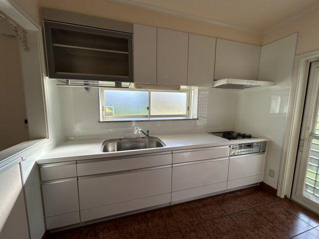 オレンジ　★泉町下川　４LDK　ハイグレード中古住宅★　のキッチン|キッチンでお料理をお楽しみください