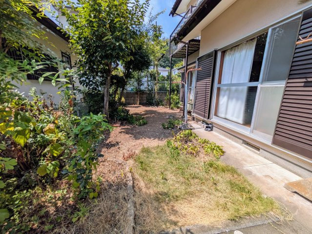 比企郡鳩山町松ヶ丘三丁目　【中古戸建】の庭|たまにはお庭で休日を過ごしてみるのもよいかもしれません