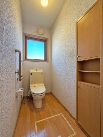 泉区南光台東1丁目　納戸付き収納豊富な住まい♪のトイレ