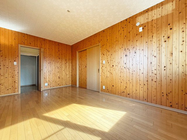 泉区南光台東1丁目　納戸付き収納豊富な住まい♪の洋室