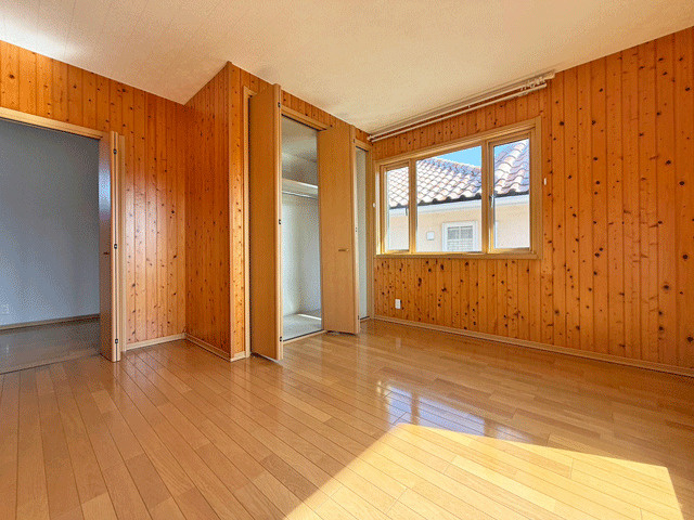 泉区南光台東1丁目　納戸付き収納豊富な住まい♪の洋室