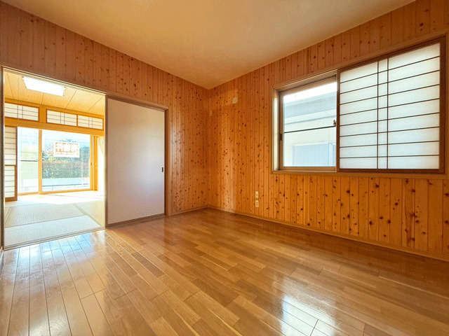 泉区南光台東1丁目　納戸付き収納豊富な住まい♪の洋室