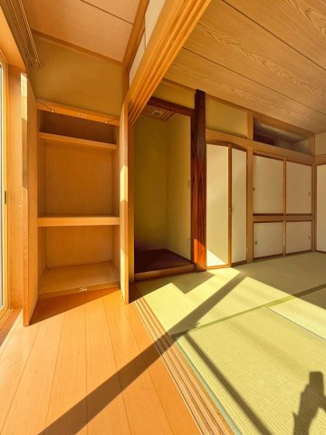 泉区南光台東1丁目　納戸付き収納豊富な住まい♪の和室