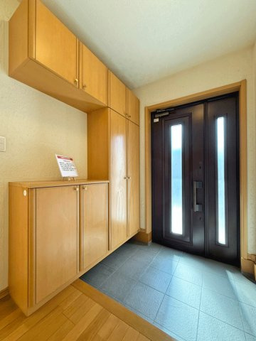 泉区南光台東1丁目　納戸付き収納豊富な住まい♪の玄関
