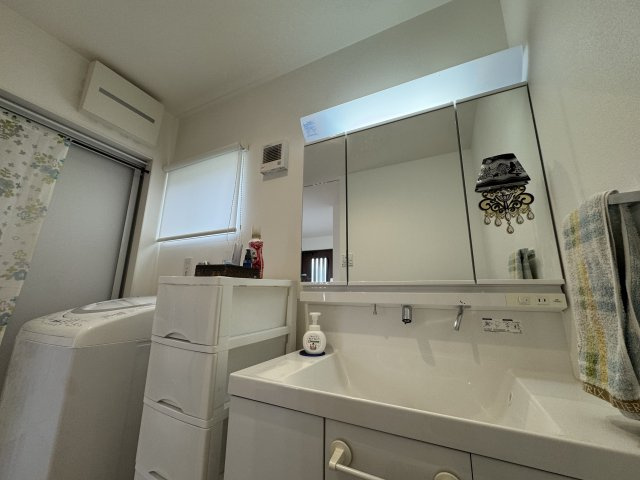 -三丁目不動産-　本庄市柏1丁目　注文住宅　オール電化の洗面所|コンパクトで使いやすい洗面所