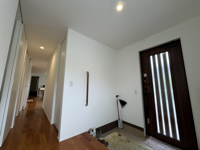 -三丁目不動産-　本庄市柏1丁目　注文住宅　オール電化の玄関|落ち着いた玄関です
