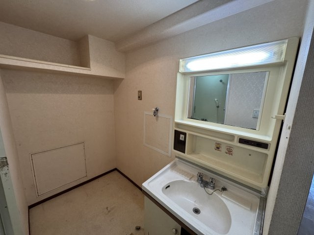 －三丁目不動産-　本庄スカイハイツB棟4階　EV付　内工事の独立洗面台|独立洗面台、朝の身支度には欠かせません