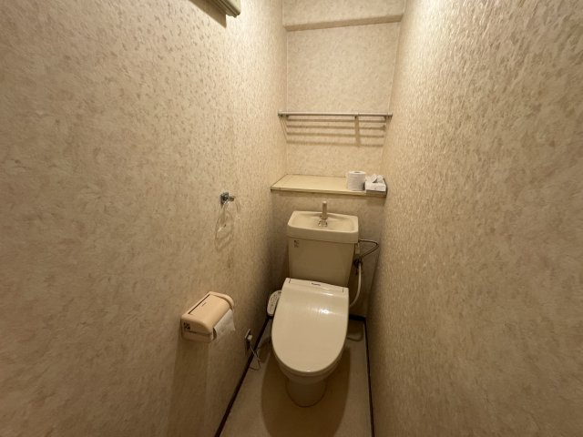 －三丁目不動産-　本庄スカイハイツB棟4階　EV付　内工事のトイレ|落ち着いたトイレです