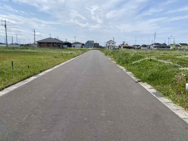 金田西売地の前面道路含む現地写真