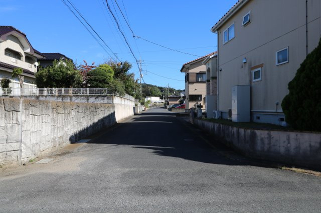 桜川市富士見台4丁目79坪売地の前面道路含む現地写真|南側道路：幅員6m