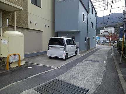 安芸区中野２丁目5（１階店舗）の前面道路含む現地写真
