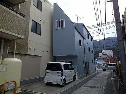 安芸区中野２丁目5（１階店舗）の前面道路含む現地写真