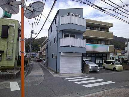 安芸区中野２丁目5（１階店舗）の前面道路含む現地写真