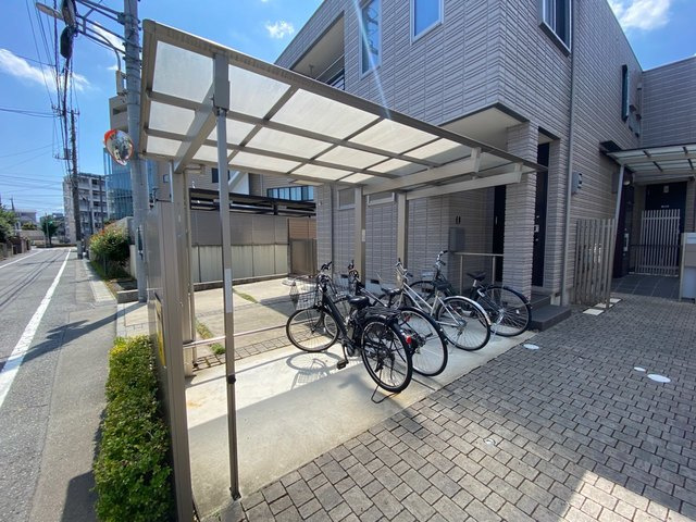 メゾンエスポアのその他共用部分|★屋根付き自転車置場です★