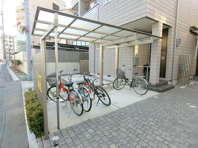 メゾンエスポアのその他共用部分|★屋根付き自転車置場です★