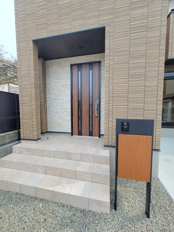 関戸4丁目1区画（377-58）・新築戸建の玄関