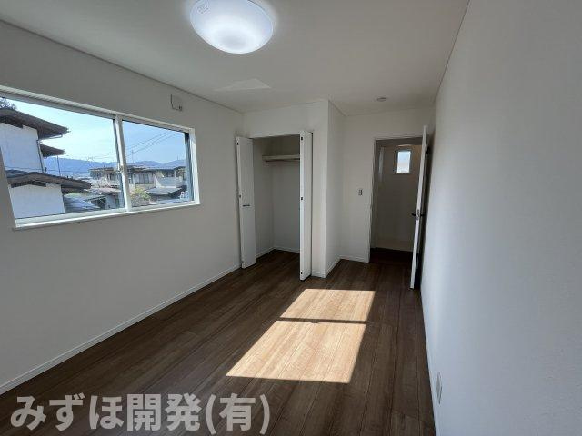山形市飯塚町字岡854-39のその他|２階の西側の洋室には、クローゼットがございます。