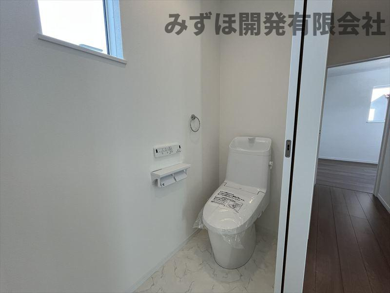 山形市飯塚町字岡854-39のトイレ|2階にトイレです。
